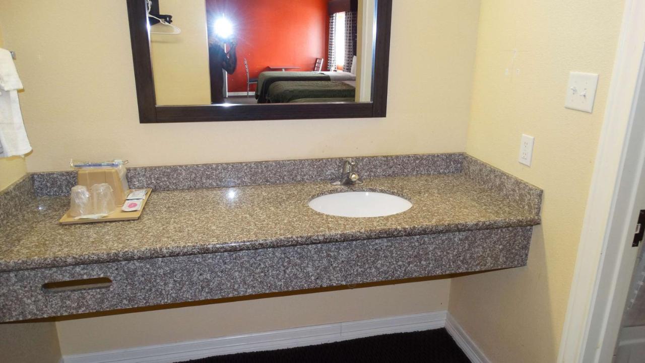 Motel 6 Houston, Tx - Willowbrook Mall מראה חיצוני תמונה